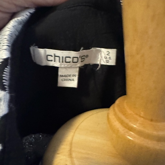 Chico’s Textured Flower Black White Blouse Jacket SZ Chico’s (2) u.s. 12 - Picture 4 of 8